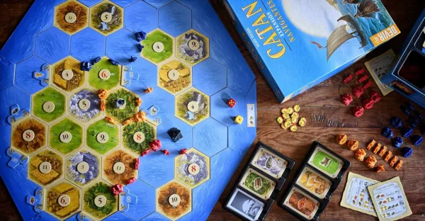 Devir - Catan: expansión Navegantes, Juego de Mesa Familiar, con Amigos, 10 años (BGNAVEGANTES) - Imagen 4